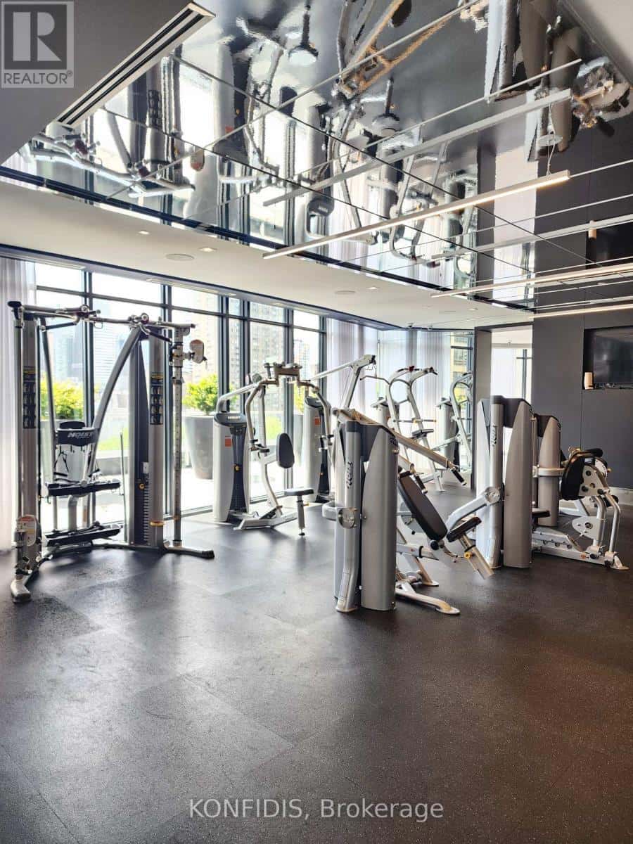 Toronto (Church-Yonge Corridor) — Toronto (Church-Yonge Corridor) - Photo 5 of 17