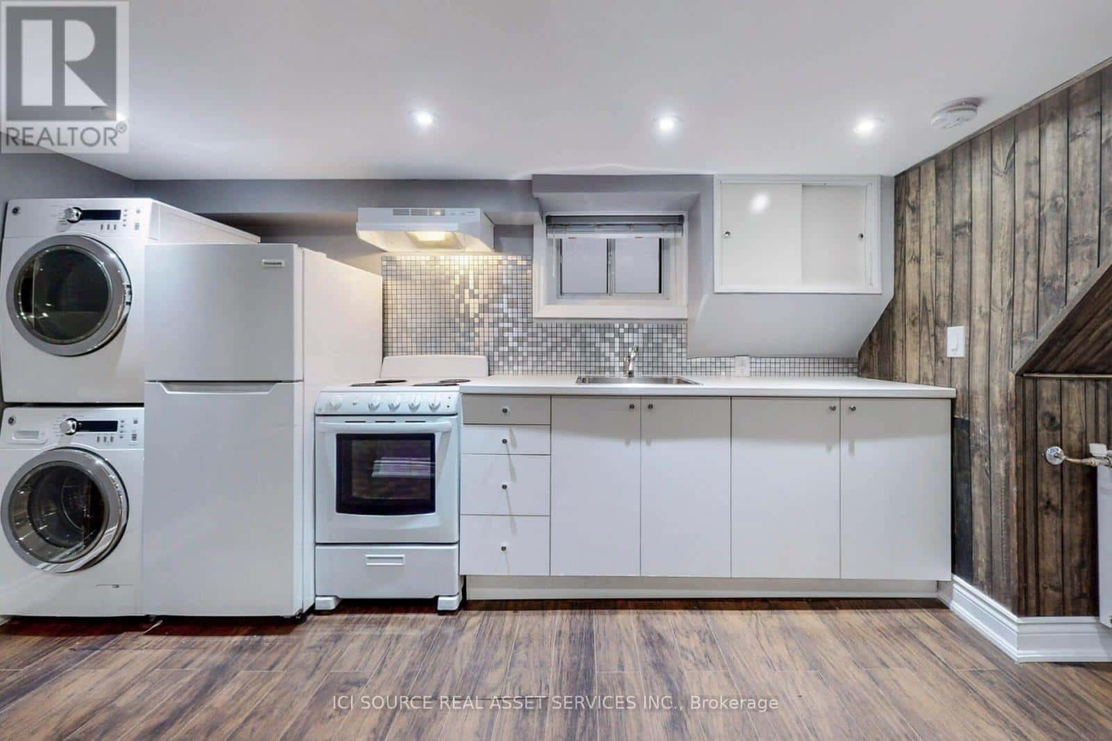 Toronto (East York) — Toronto (East York) - Photo 3 of 8