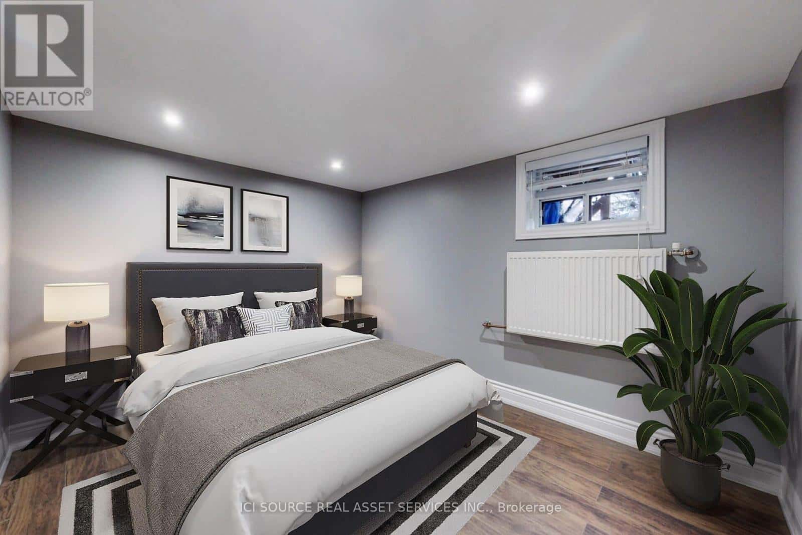 Toronto (East York) — Toronto (East York) - Photo 4 of 8