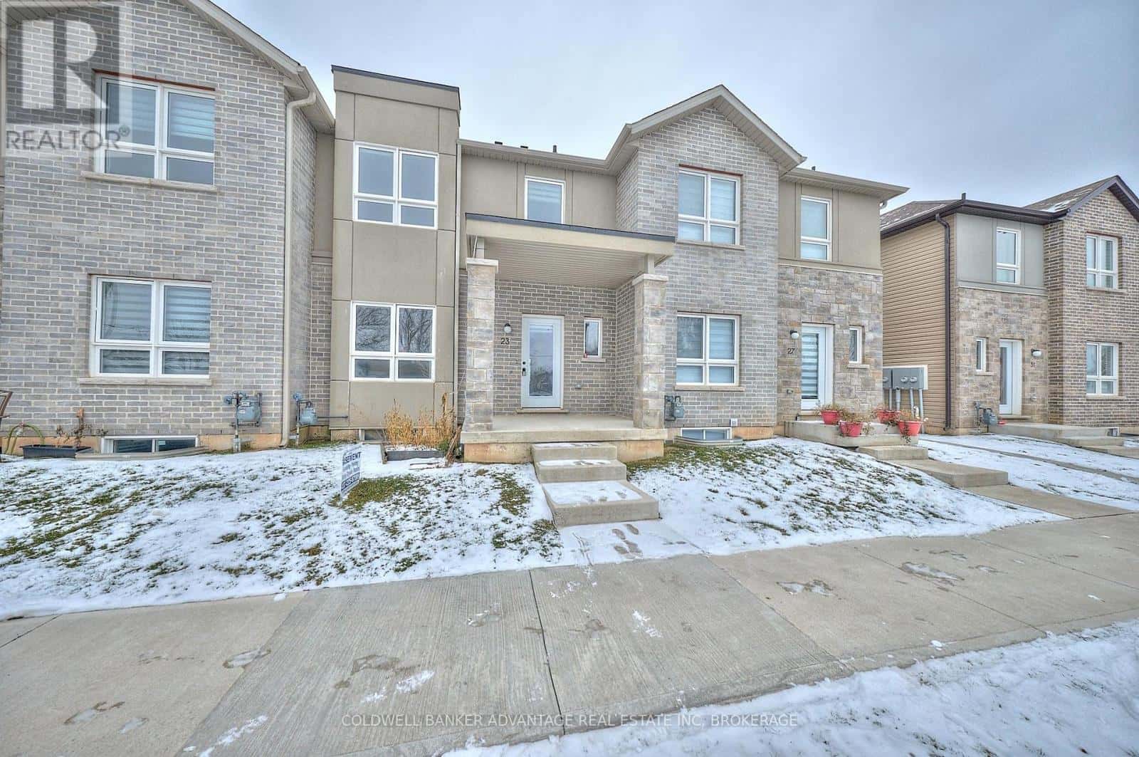 23 PERENACK AVENUE — Welland (Broadway), Ontario - Photo 2 of 33