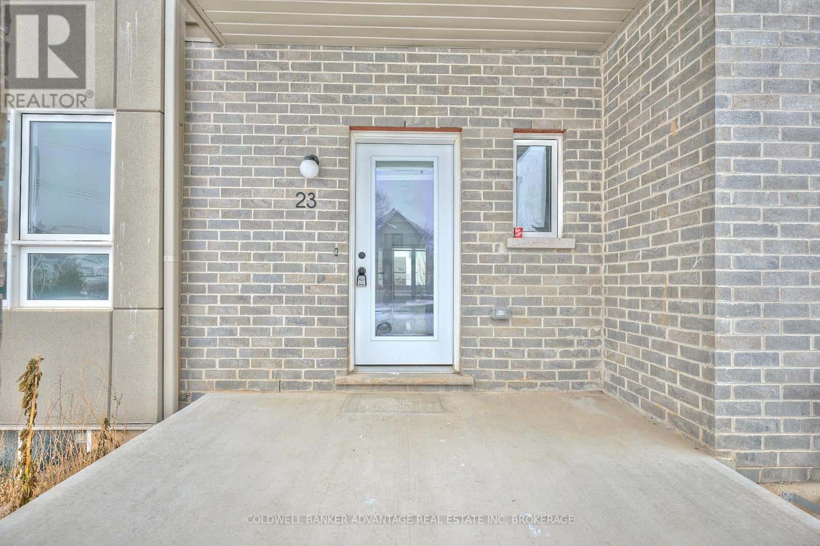 23 PERENACK AVENUE — Welland (Broadway), Ontario - Photo 3 of 33