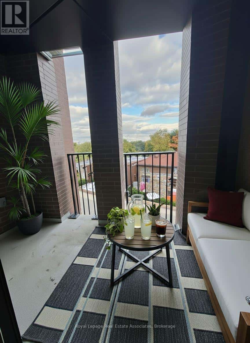 Toronto (Mount Pleasant East) — Toronto (Mount Pleasant East) - Photo 4 of 16