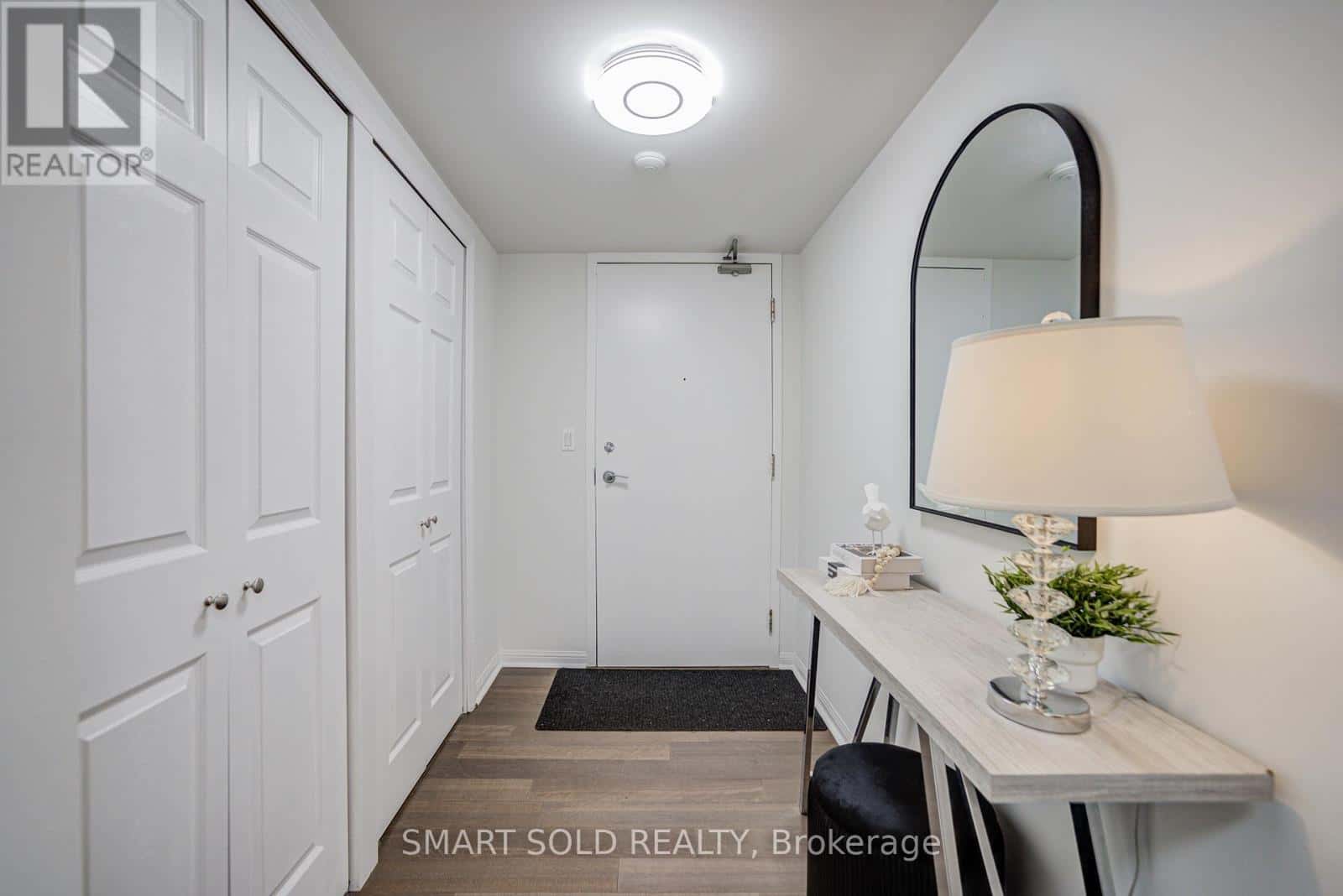 1612 - 11 ST JOSEPH STREET — Toronto (Bay Street Corridor), Ontario - Photo 2 of 26