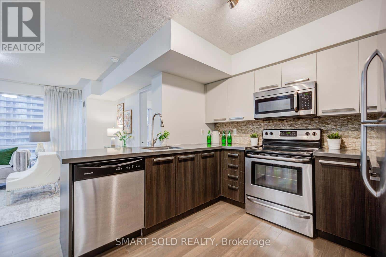 1612 - 11 ST JOSEPH STREET — Toronto (Bay Street Corridor), Ontario - Photo 3 of 26