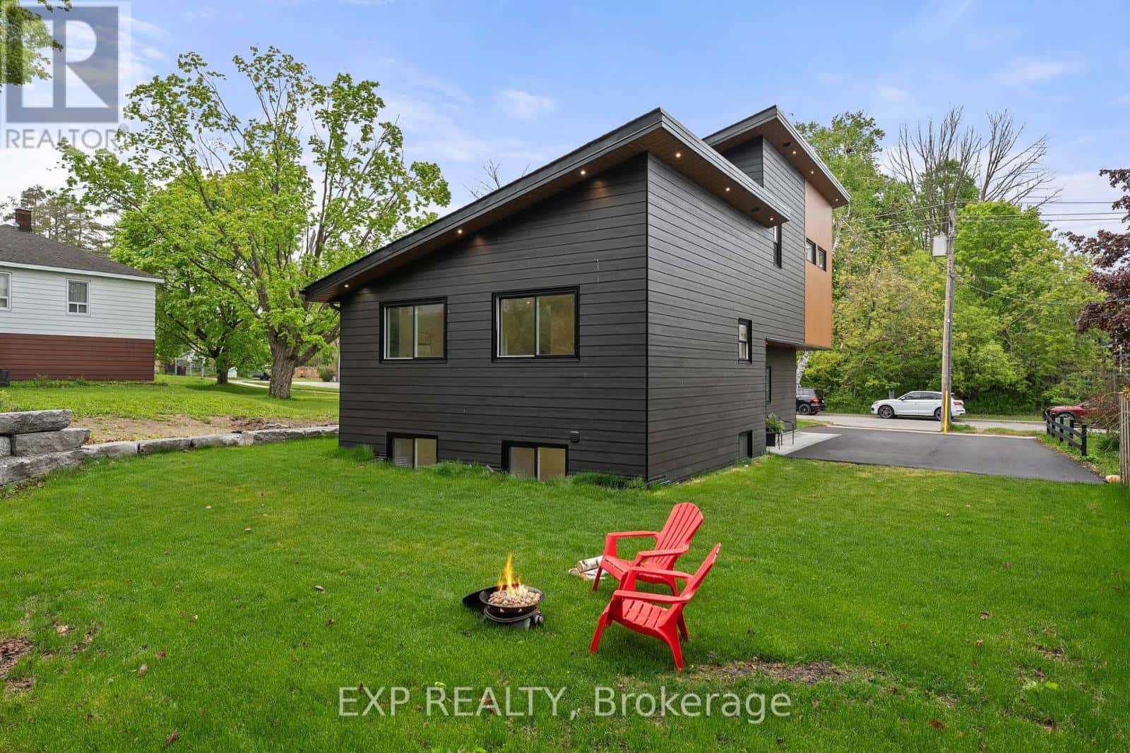 168 BERCZY STREET — Barrie (Wellington), Ontario - Photo 3 of 36