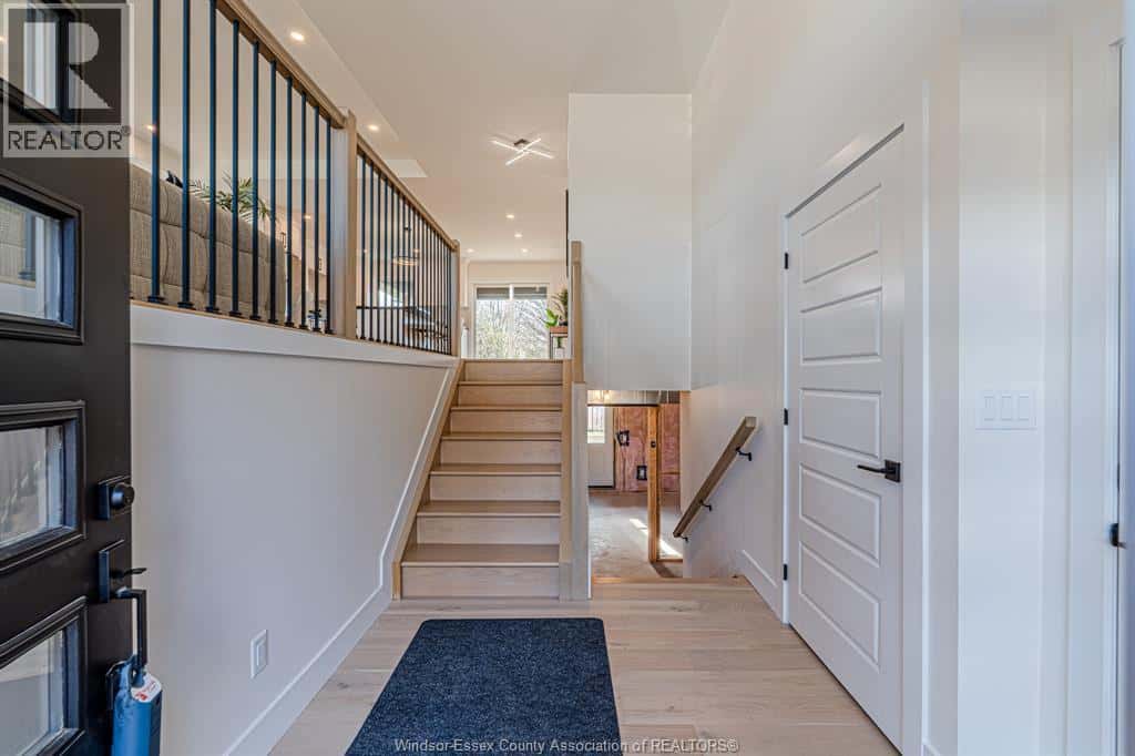 2588 MAYFAIR — LaSalle, Ontario - Photo 3 of 32