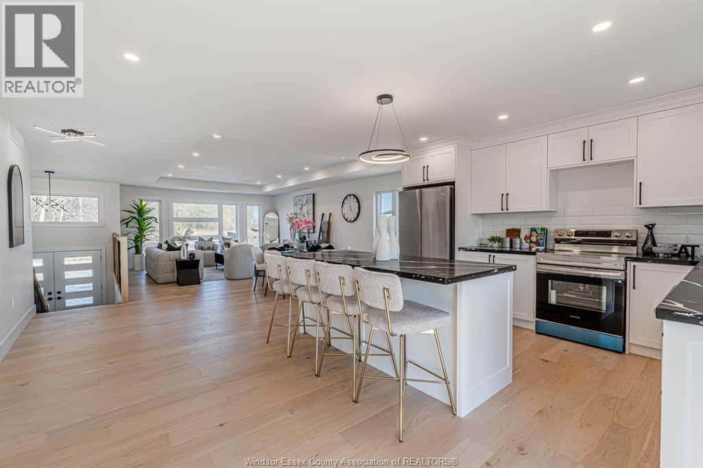 2588 MAYFAIR — LaSalle, Ontario - Photo 5 of 32