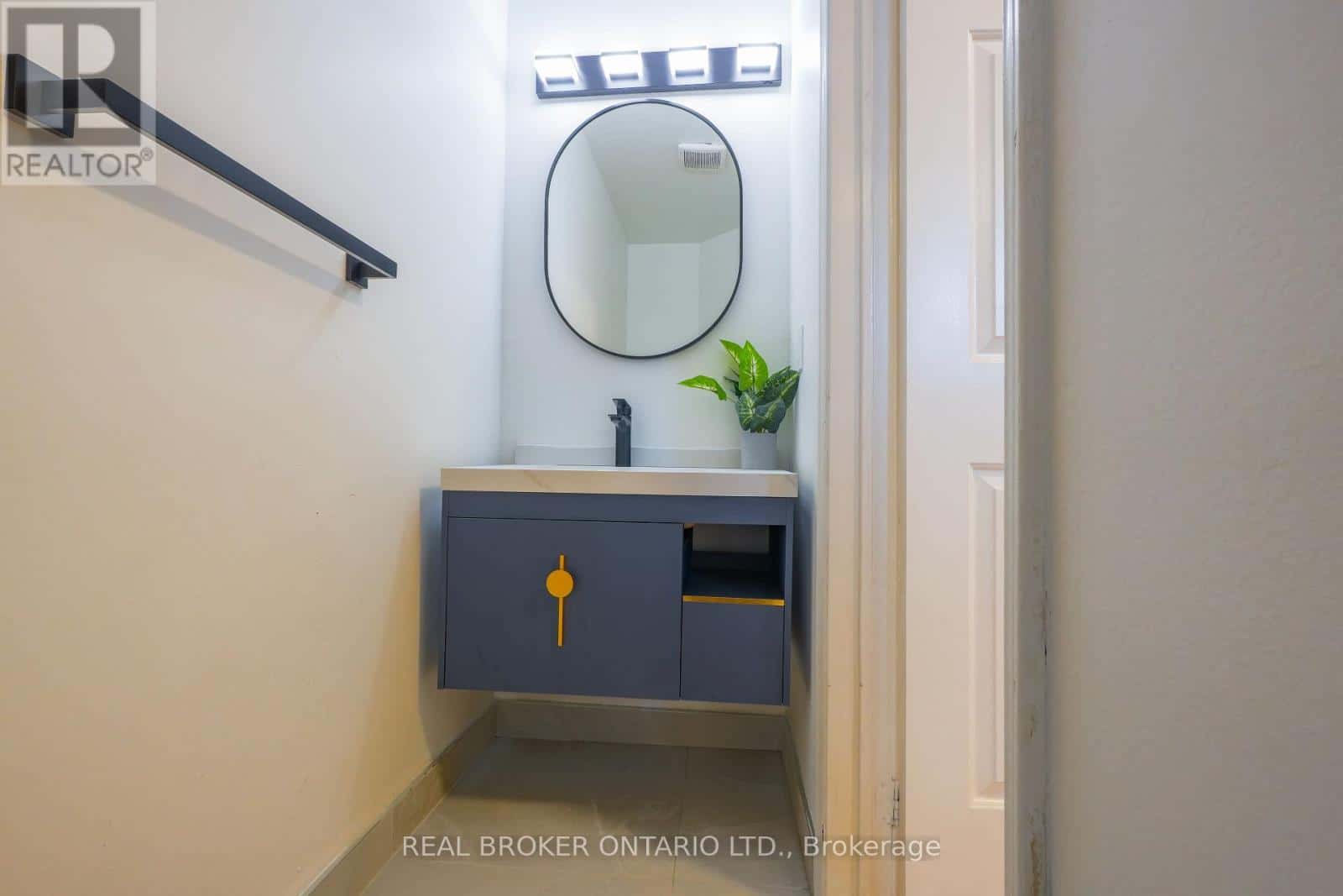 4326 WATERFORD CRESCENT — Mississauga (Hurontario), Ontario - Photo 4 of 48