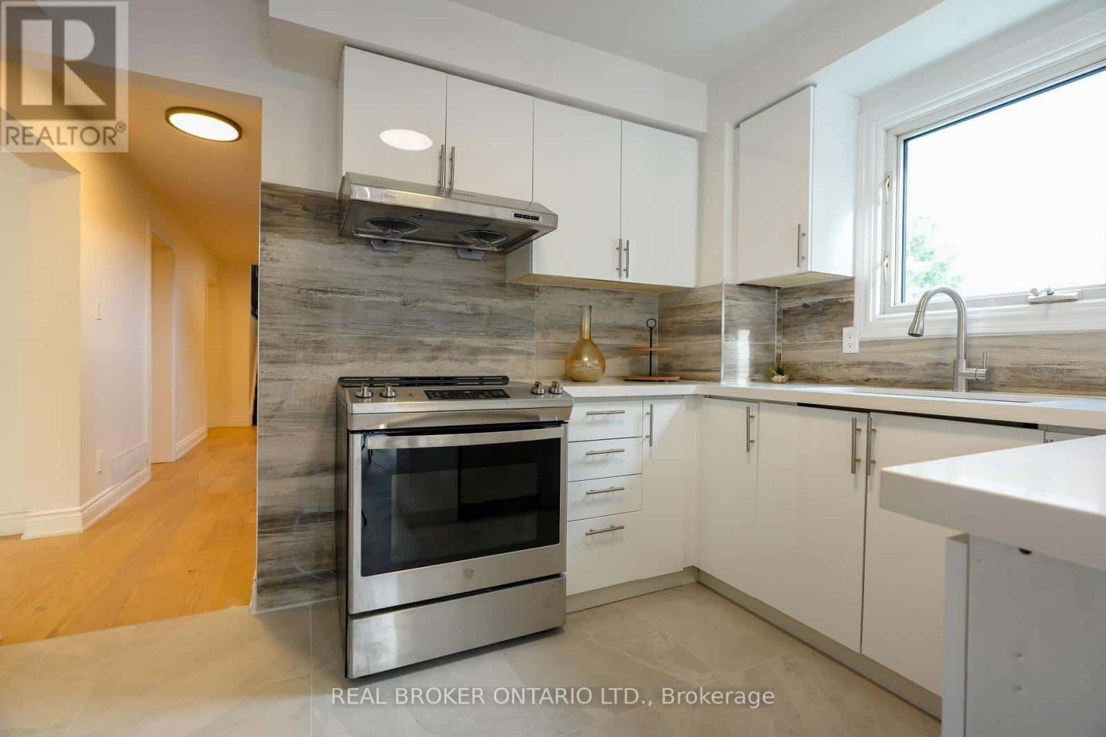 4326 WATERFORD CRESCENT — Mississauga (Hurontario), Ontario - Photo 5 of 48