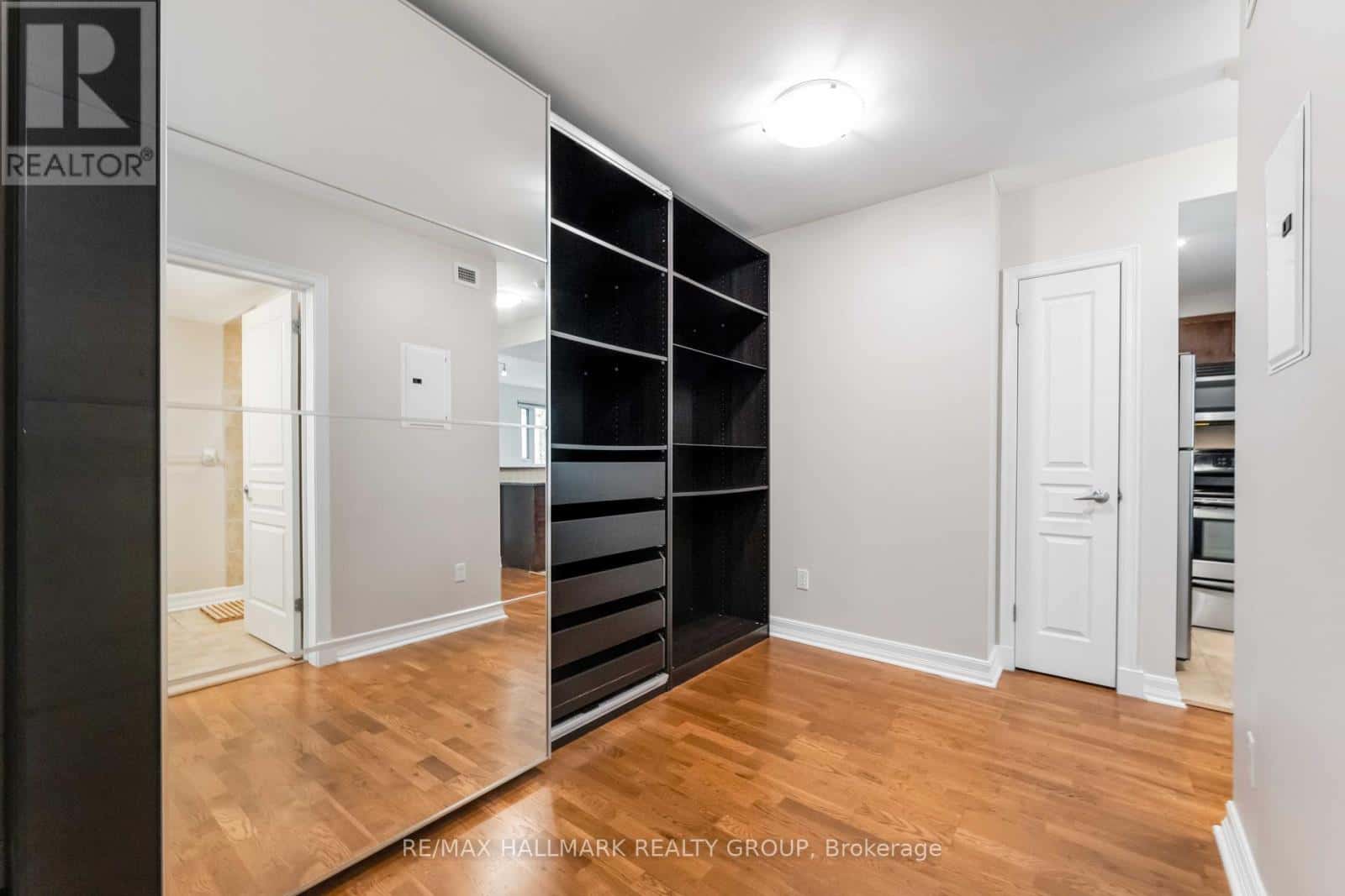 Ottawa — Ottawa - Photo 5 of 31