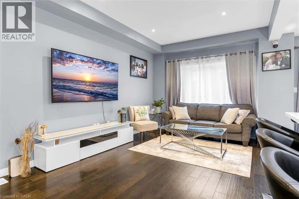 55 GREENWICH Avenue — Stoney Creek, Ontario - Photo 4 of 28