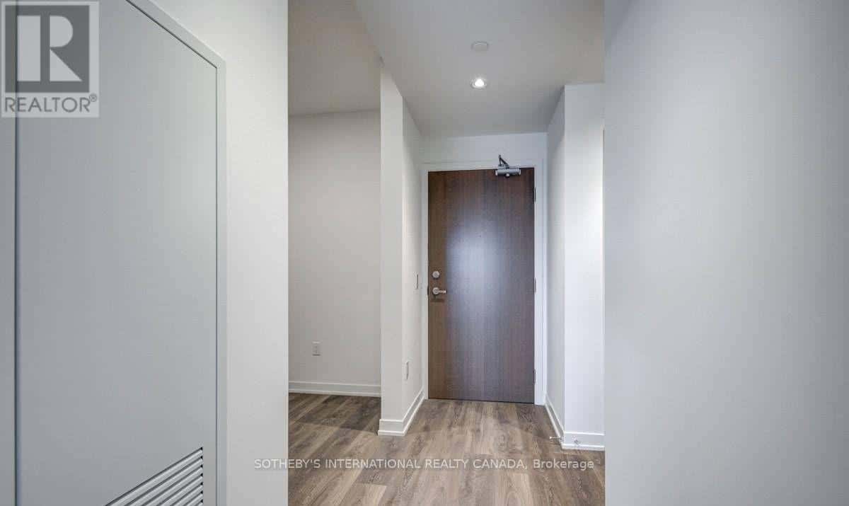 Toronto (Waterfront Communities) — Toronto (Waterfront Communities) - Photo 2 of 22