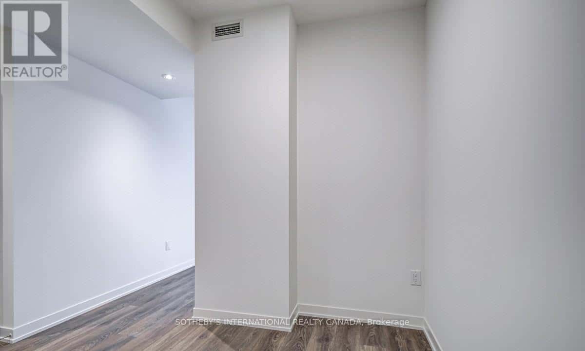 Toronto (Waterfront Communities) — Toronto (Waterfront Communities) - Photo 3 of 22