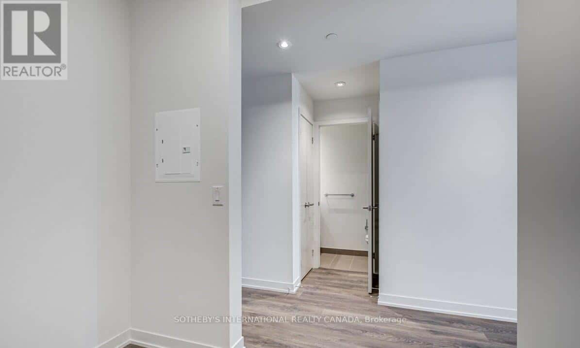 Toronto (Waterfront Communities) — Toronto (Waterfront Communities) - Photo 4 of 22