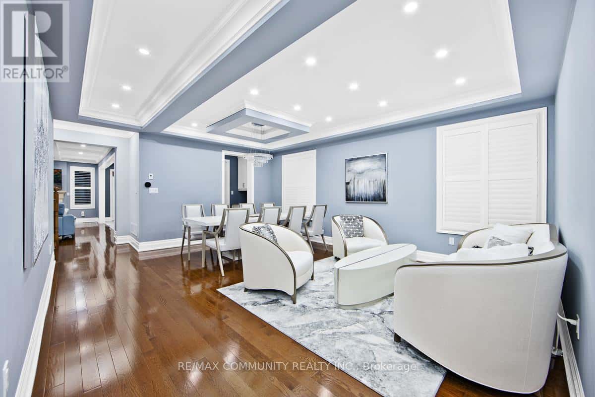 7 SEAGER STREET — Richmond Hill, Ontario - Photo 4 of 29