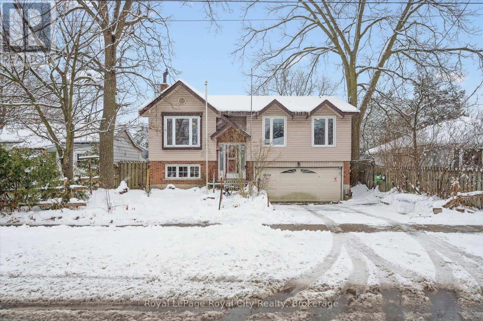 224 DELHI STREET — Guelph (General Hospital), Ontario - Photo 2 of 40