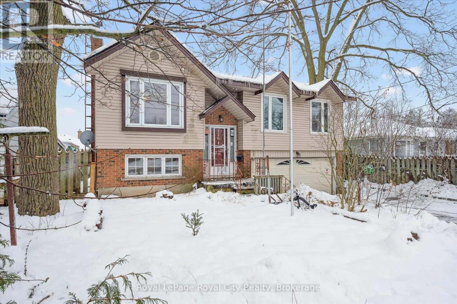 224 DELHI STREET — Guelph (General Hospital), Ontario - Photo 4 of 40