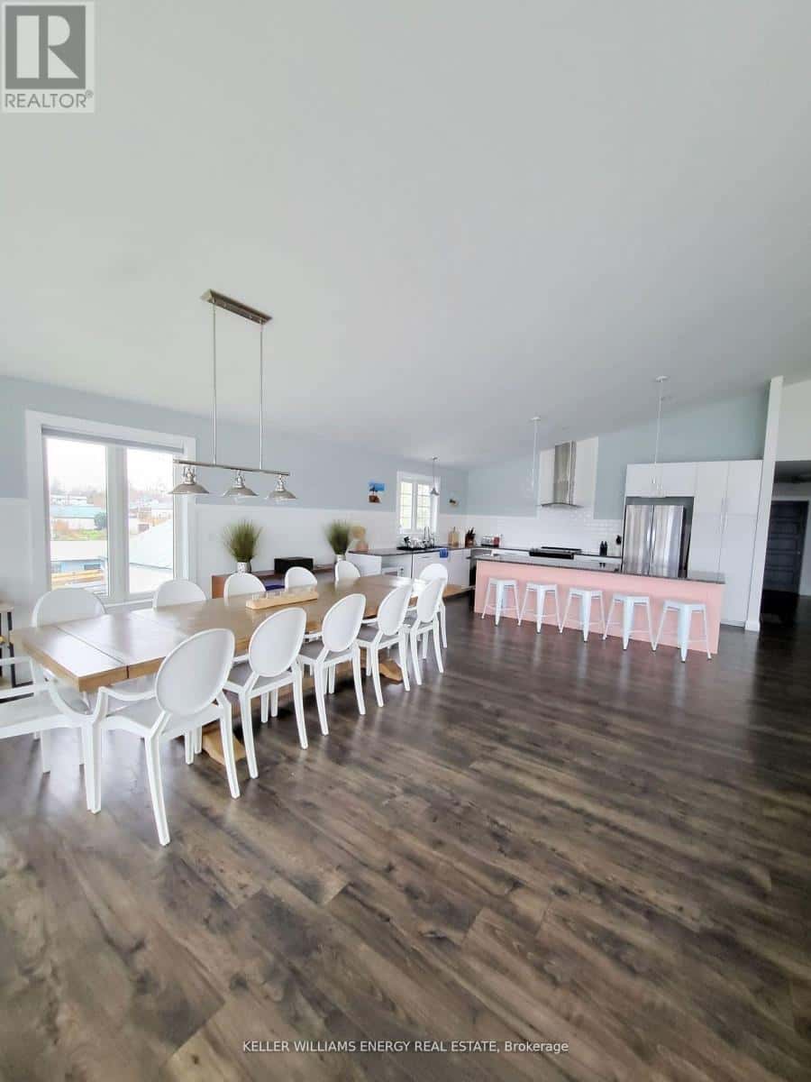 Prince Edward County (Wellington Ward) — Prince Edward County (Wellington Ward) - Photo 4 of 24