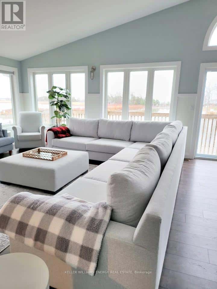 Prince Edward County (Wellington Ward) — Prince Edward County (Wellington Ward) - Photo 5 of 24