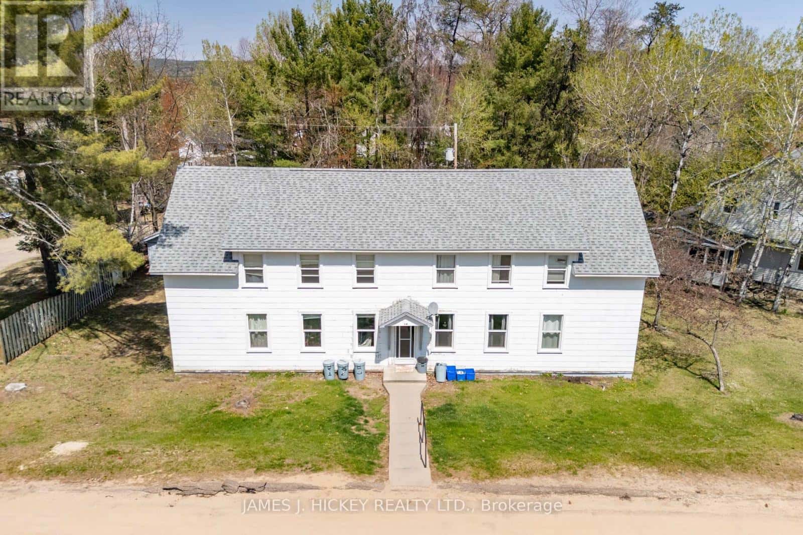 14 HURON STREET — Deep River, Ontario - Photo 2 of 18