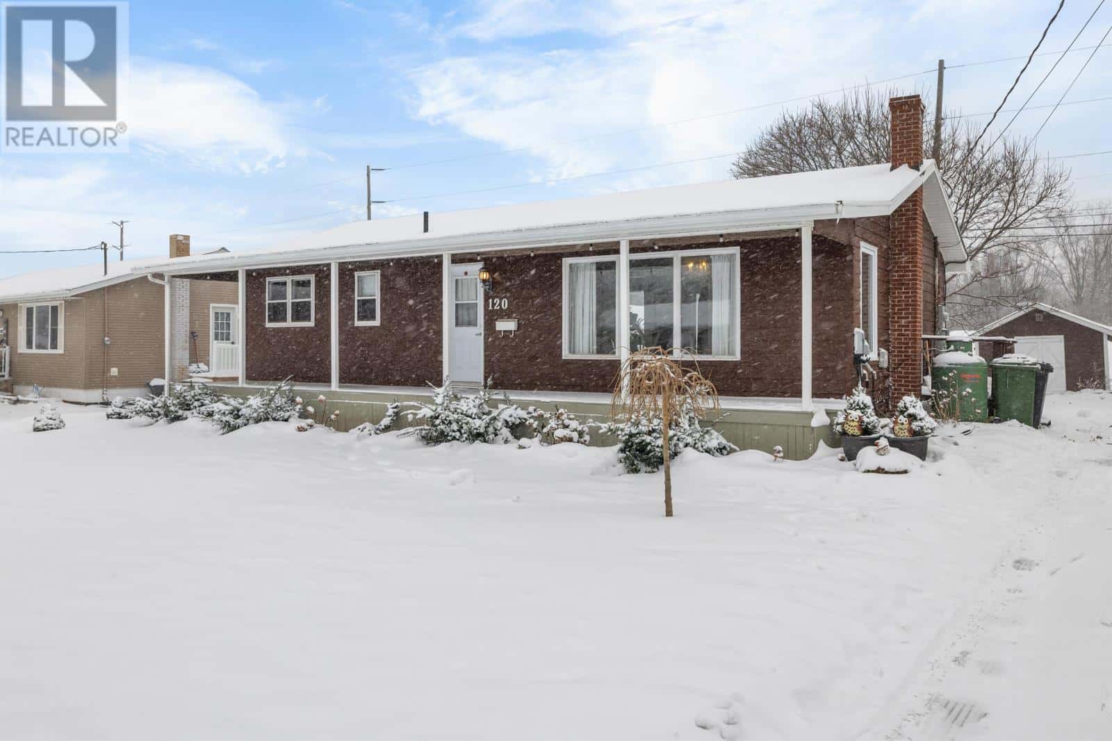 120 Southdale — Charlottetown, Prince Edward Island - Photo 2 of 43