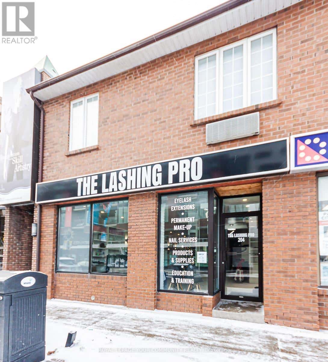 204 BROCK STREET S — Whitby (Downtown Whitby) - Photo 2 of 20