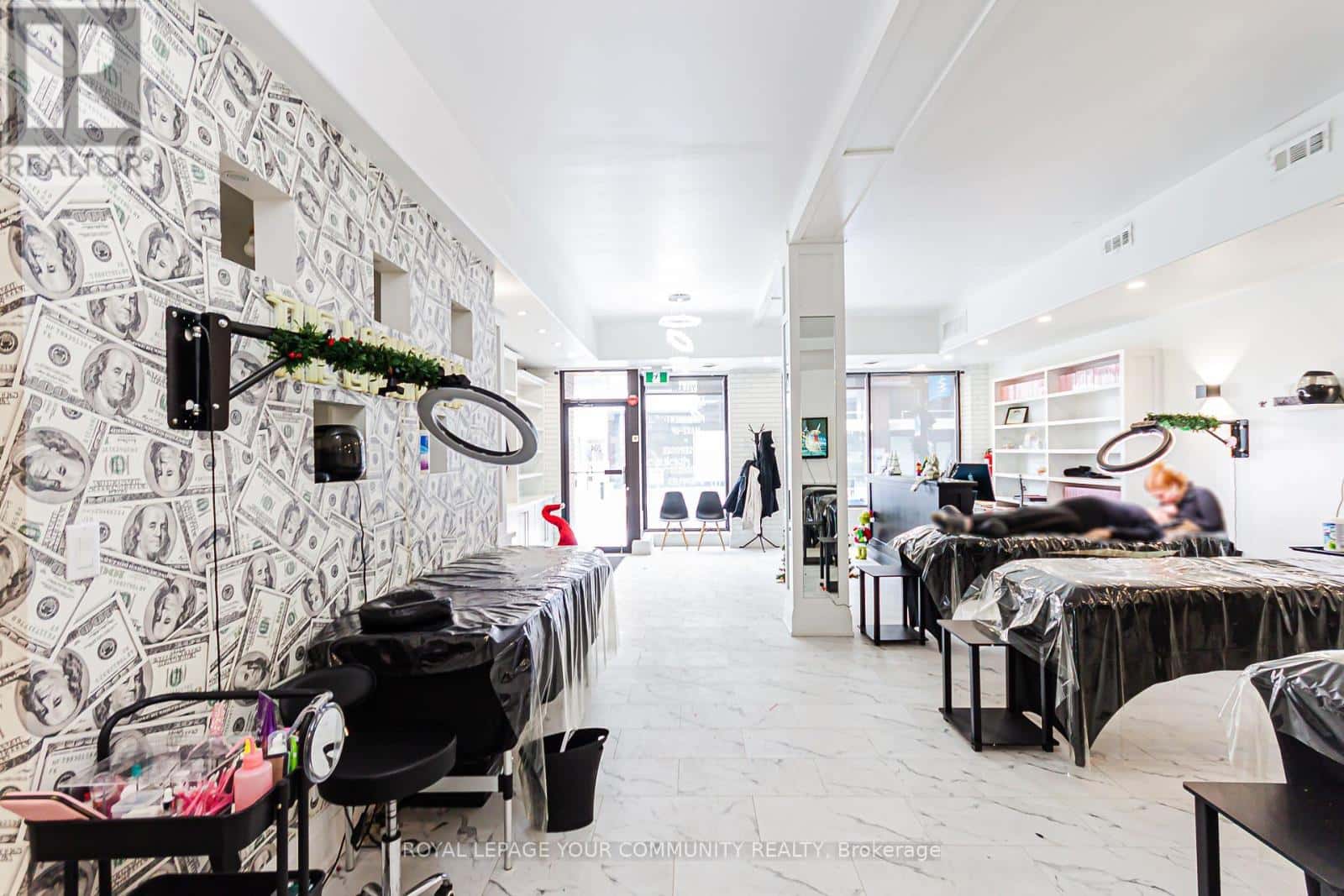 204 BROCK STREET S — Whitby (Downtown Whitby) - Photo 4 of 20