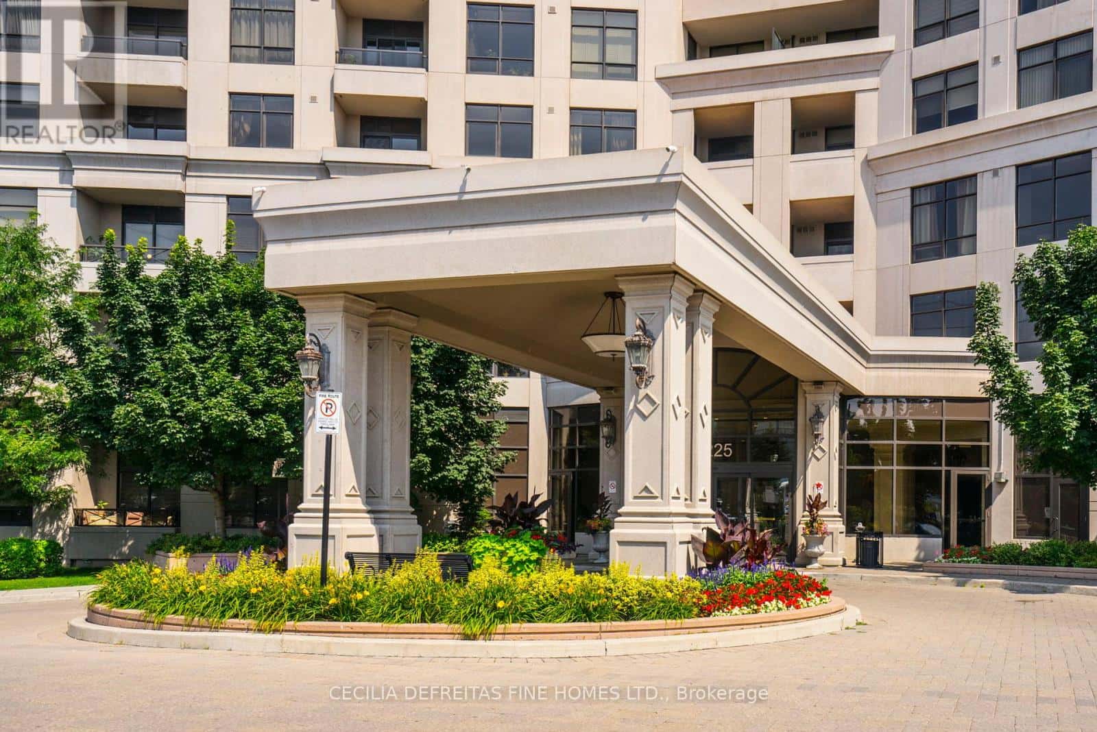 1616 - 9225 JANE STREET — Vaughan (Maple), Ontario - Photo 3 of 41