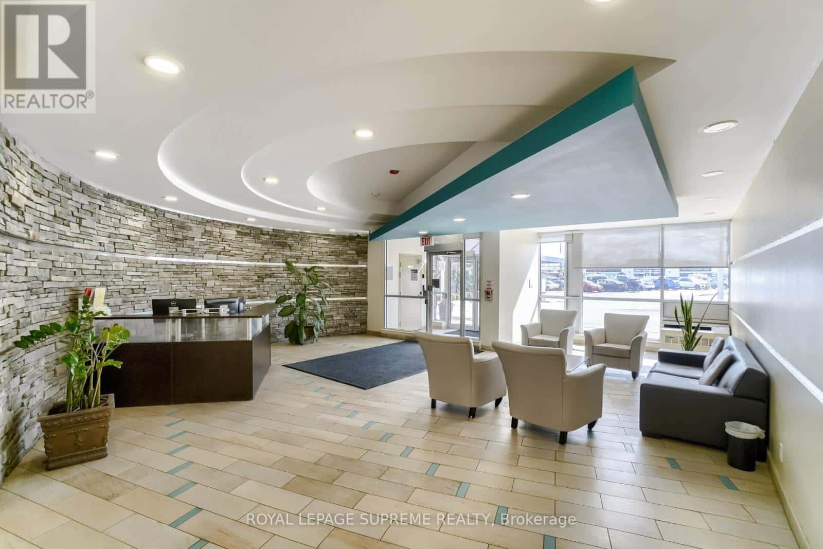 605 - 1600 KEELE STREET — Toronto (Keelesdale-Eglinton West), Ontario - Photo 5 of 33