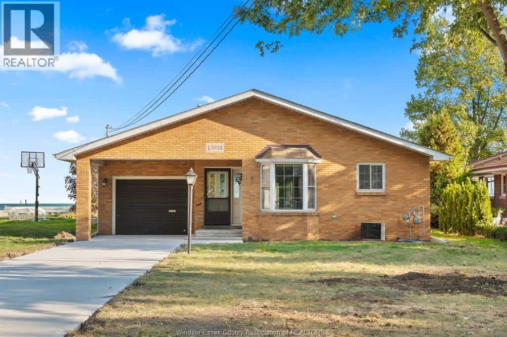 13918 RIVERSIDE DRIVE East — Tecumseh, Ontario - Photo 4 of 44