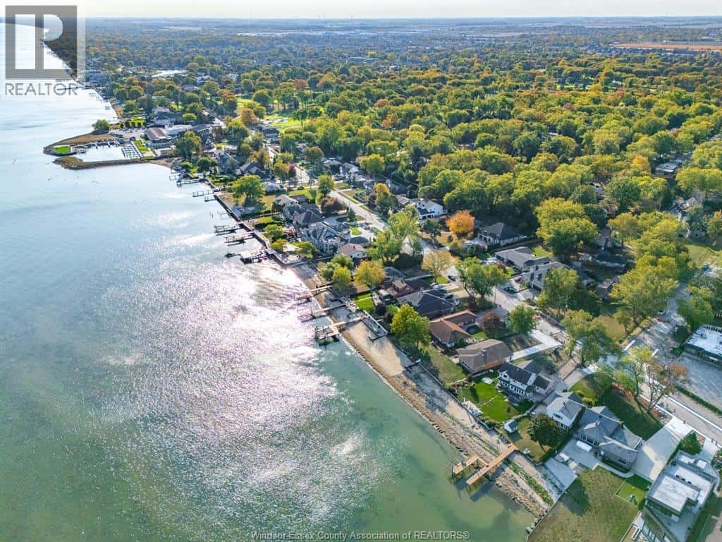 13918 RIVERSIDE DRIVE East — Tecumseh, Ontario - Photo 2 of 44