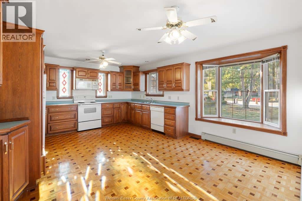 13918 RIVERSIDE DRIVE East — Tecumseh, Ontario - Photo 5 of 44