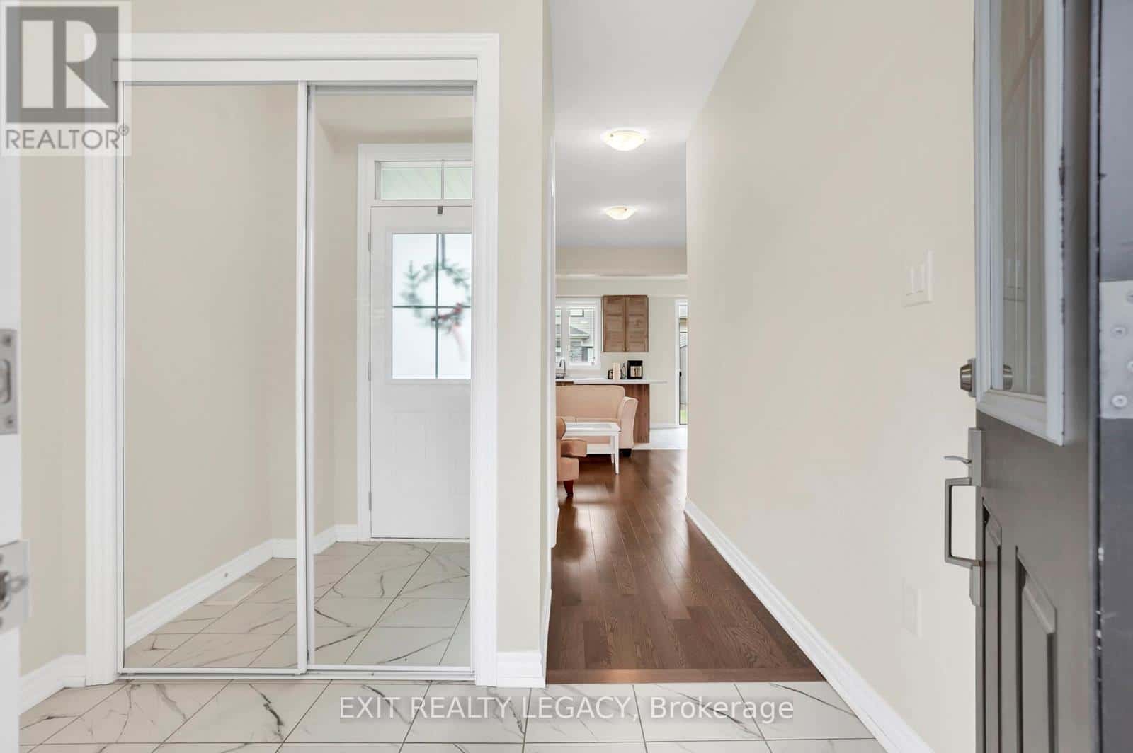 Thorold (Rolling Meadows) — Thorold (Rolling Meadows) - Photo 2 of 24