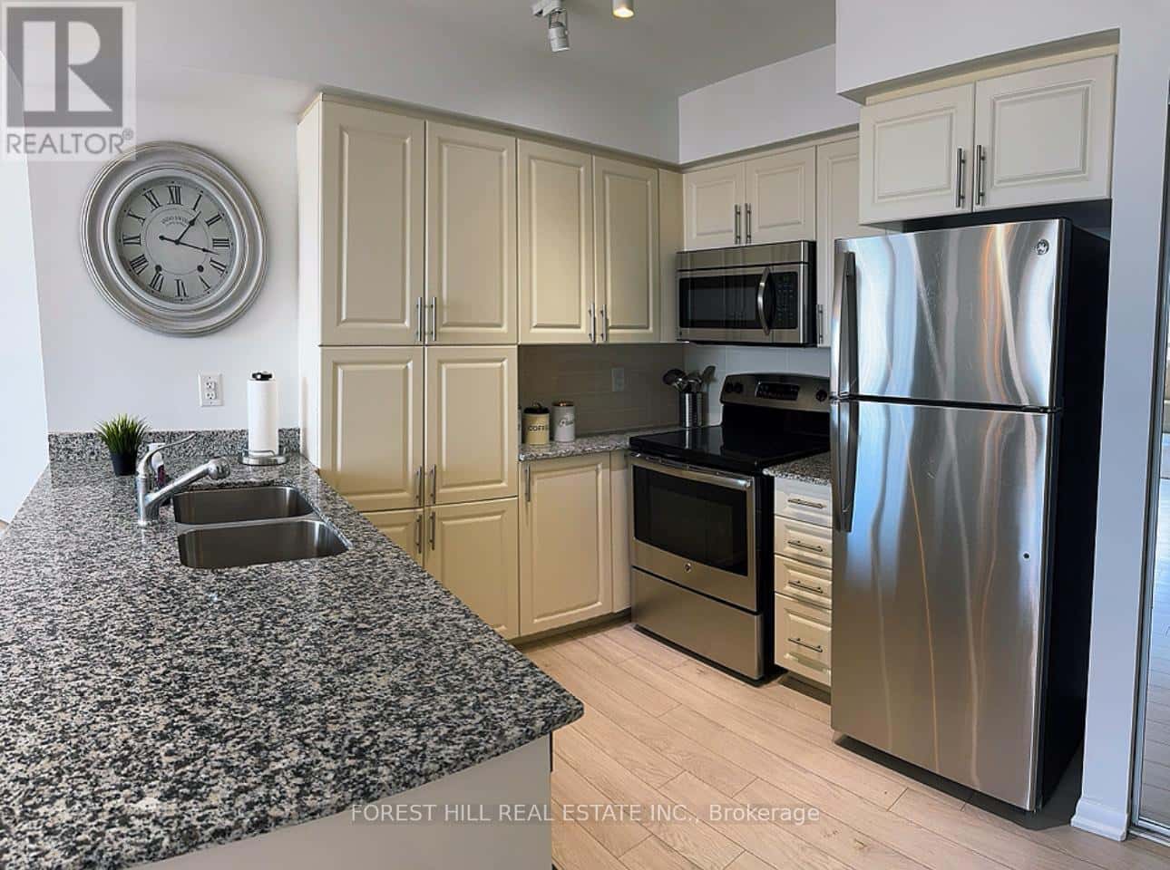 2502 - 830 LAWRENCE AVENUE W — Toronto (Yorkdale-Glen Park), Ontario - Photo 5 of 15