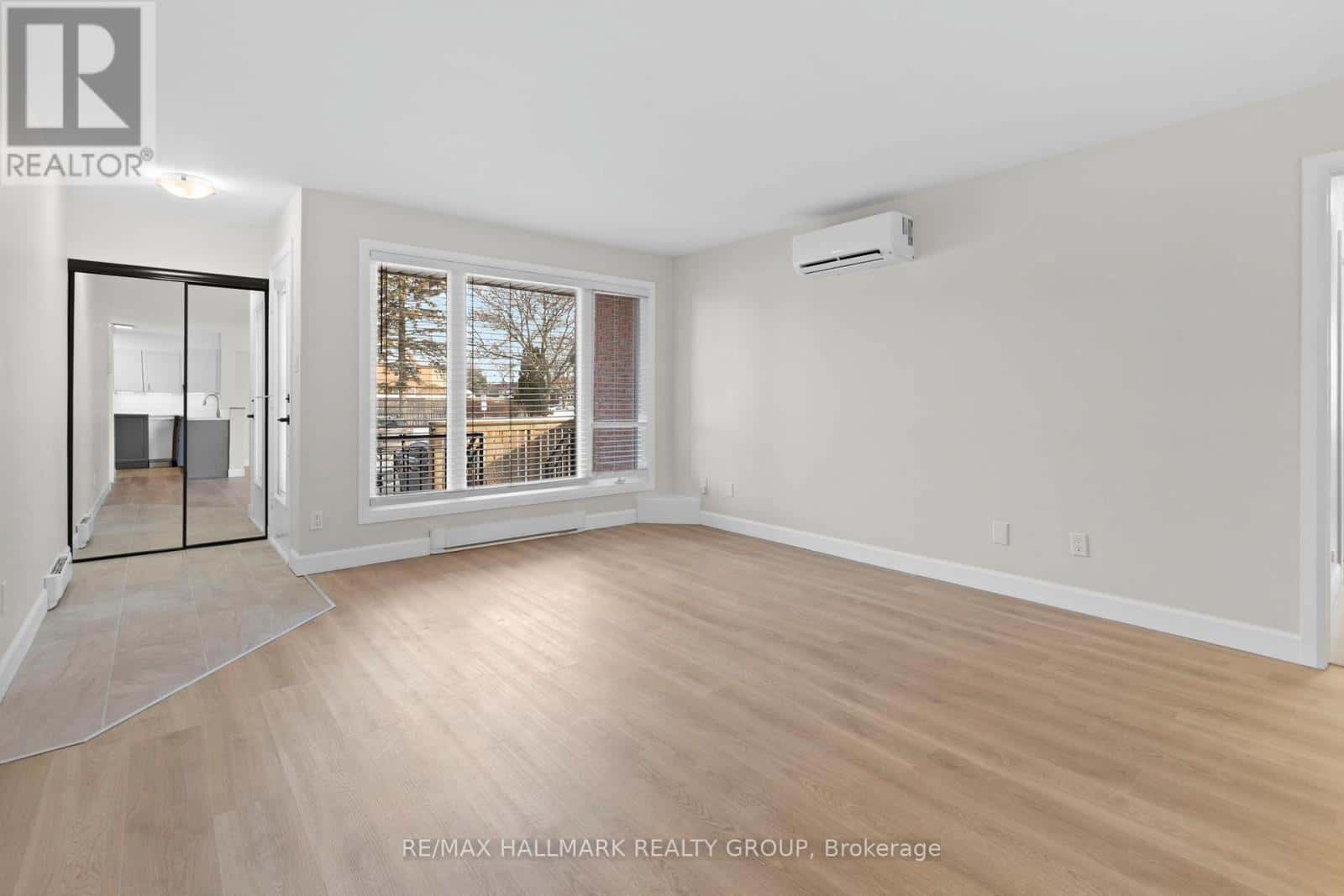 Ottawa — Ottawa - Photo 4 of 34