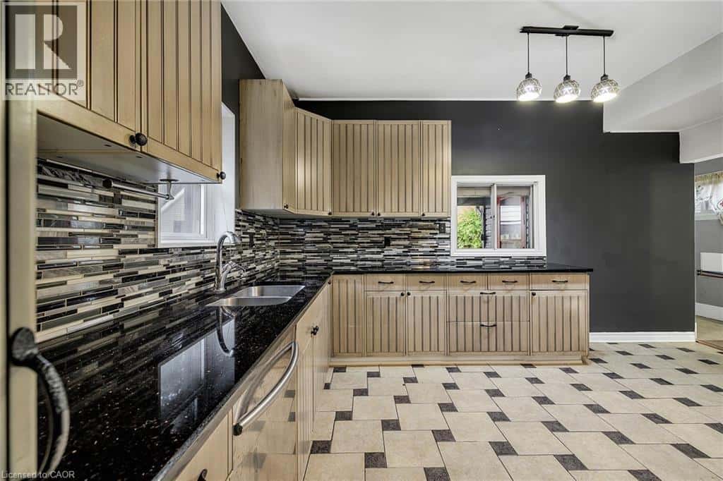 174 WILLIAM Street Unit# 2 — Brantford - Photo 4 of 16