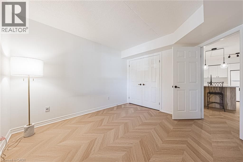 Burlington — Burlington - Main photo