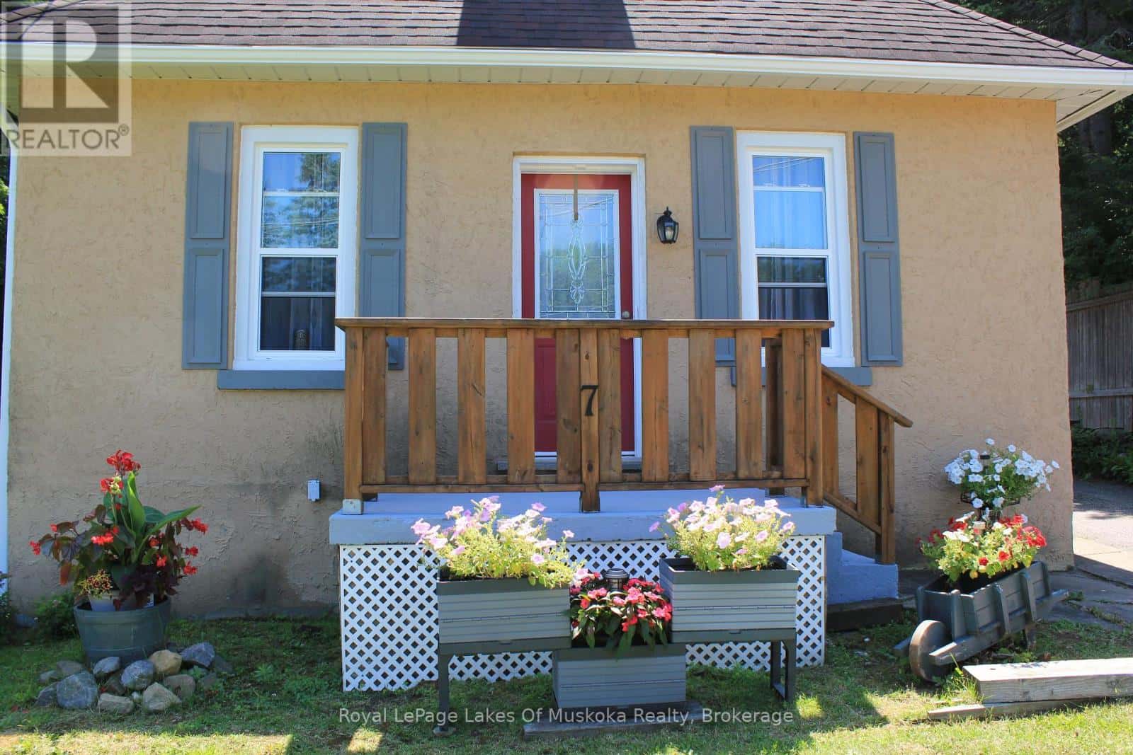 7 DUNCAN STREET W — Huntsville (Chaffey), Ontario - Photo 3 of 33