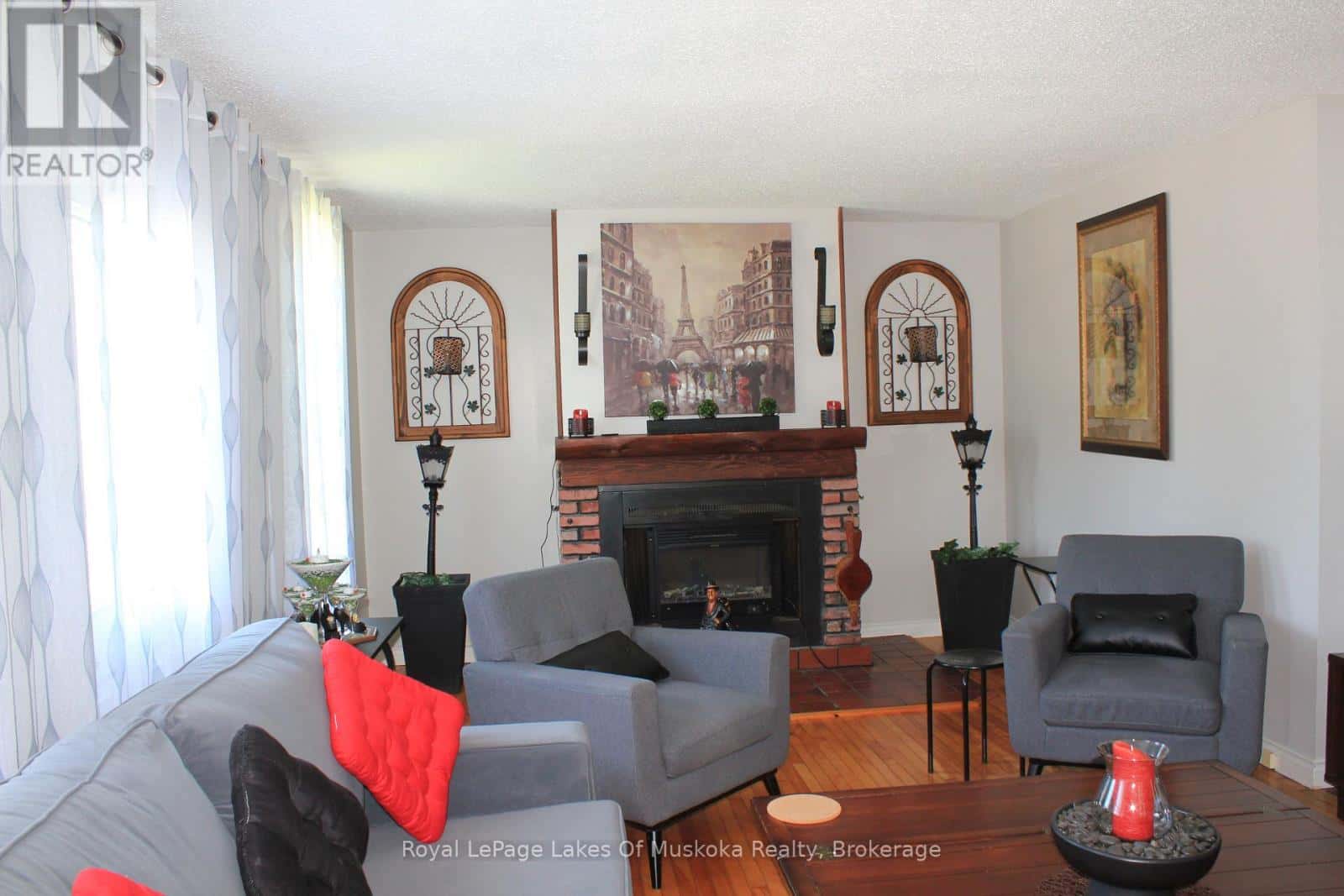 7 DUNCAN STREET W — Huntsville (Chaffey), Ontario - Photo 5 of 33