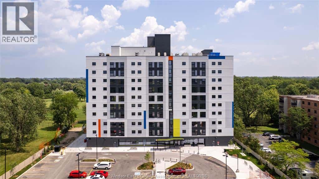 Windsor — Windsor - Photo 2 of 14