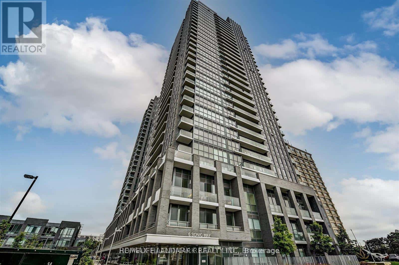 Toronto (Flemingdon Park) — Toronto (Flemingdon Park) - Photo 2 of 24