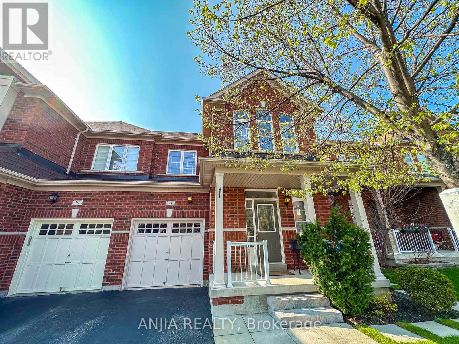 21 FITZROY AVENUE — Markham (Wismer) - Photo 2 of 34