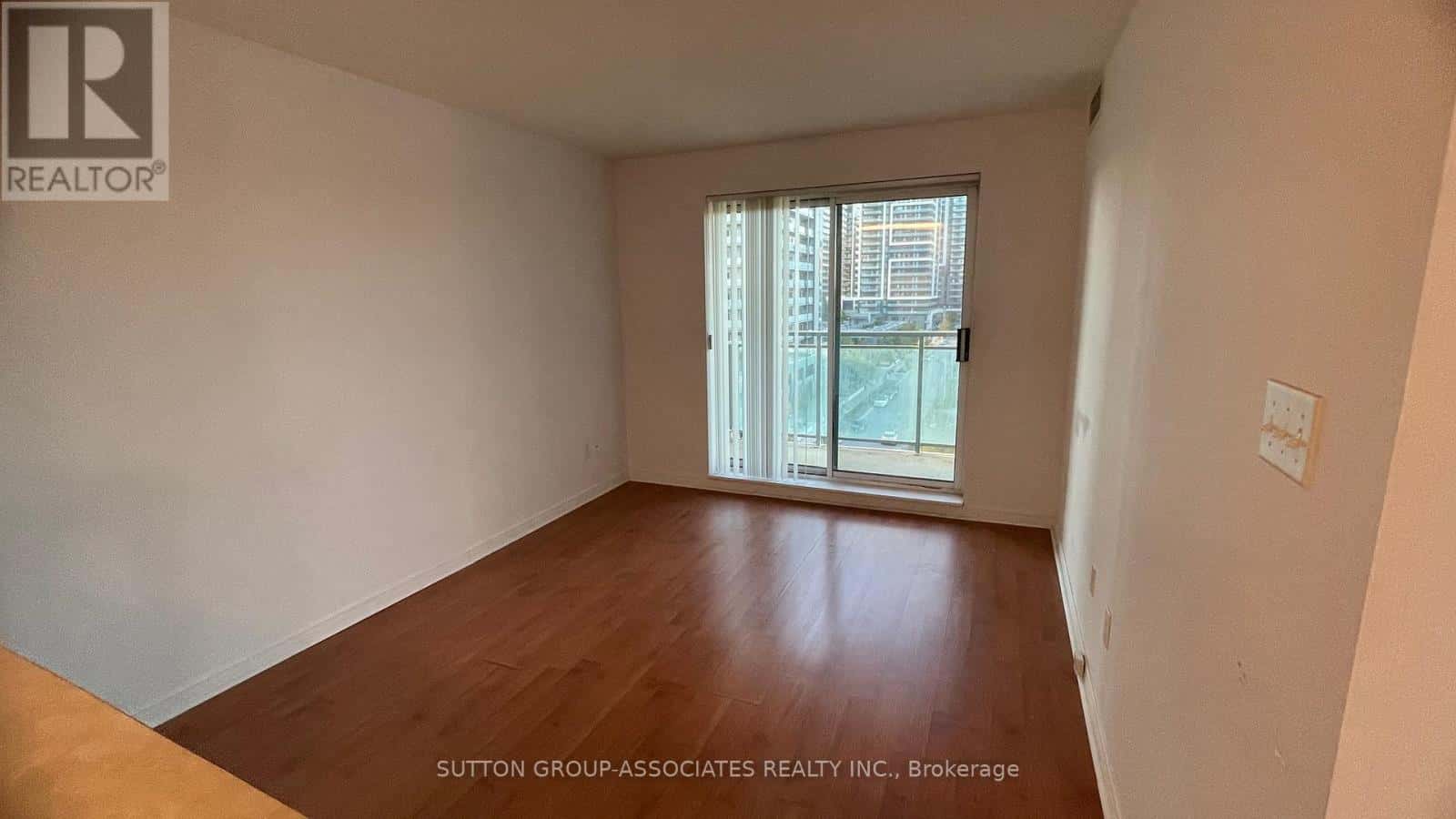 710 - 39 ONEIDA CRESCENT — Richmond Hill (Langstaff) - Photo 2 of 5