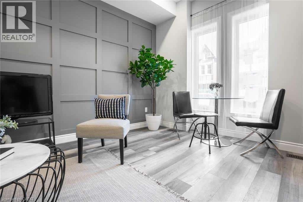 Hamilton — Hamilton - Photo 5 of 14