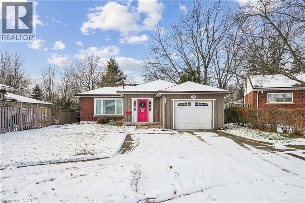 7792 WILSON Crescent — Niagara Falls, Ontario - Photo 2 of 36