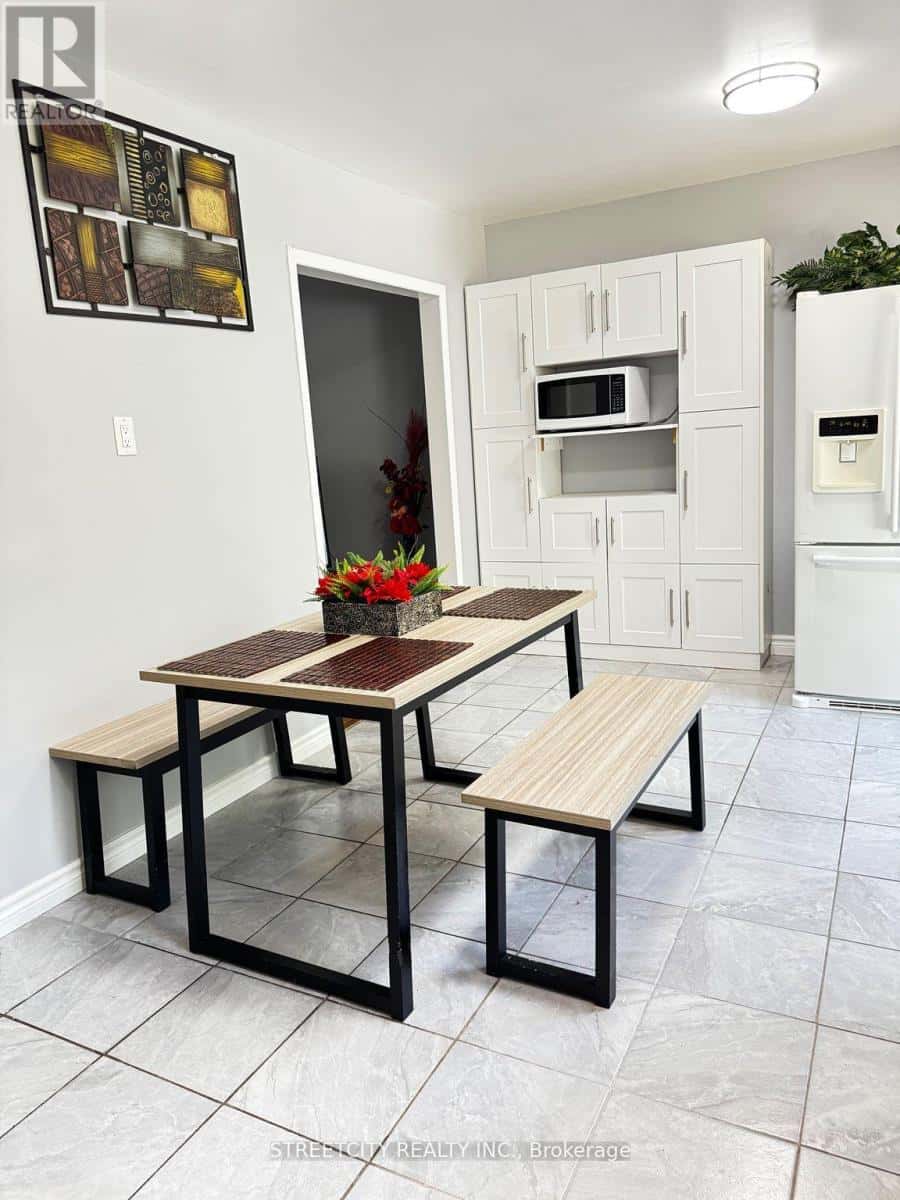 ROOM - 237 HOMESTEAD CRESCENT — London North (North F) - Photo 5 of 26