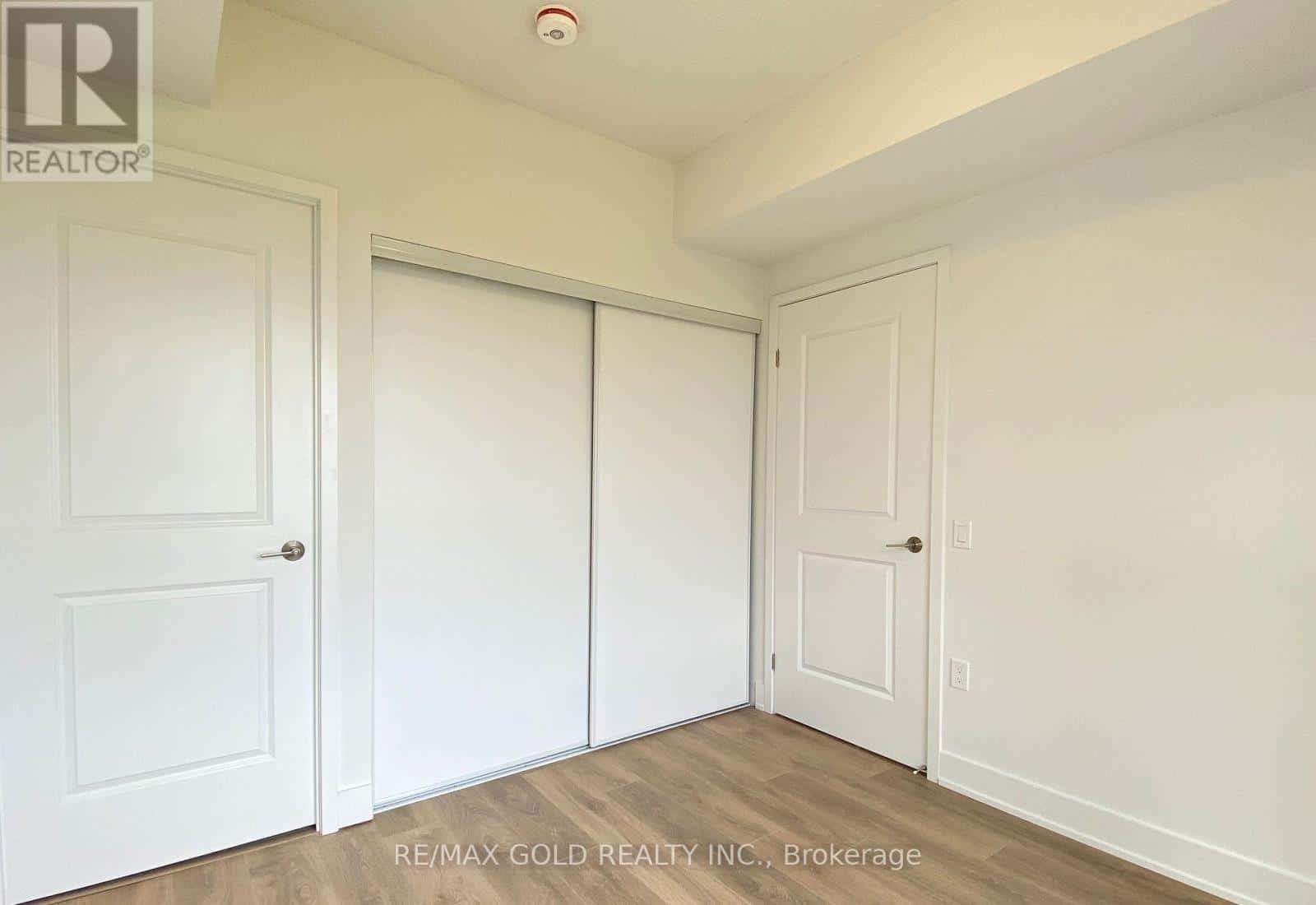 Mississauga (City Centre) — Mississauga (City Centre) - Photo 2 of 34