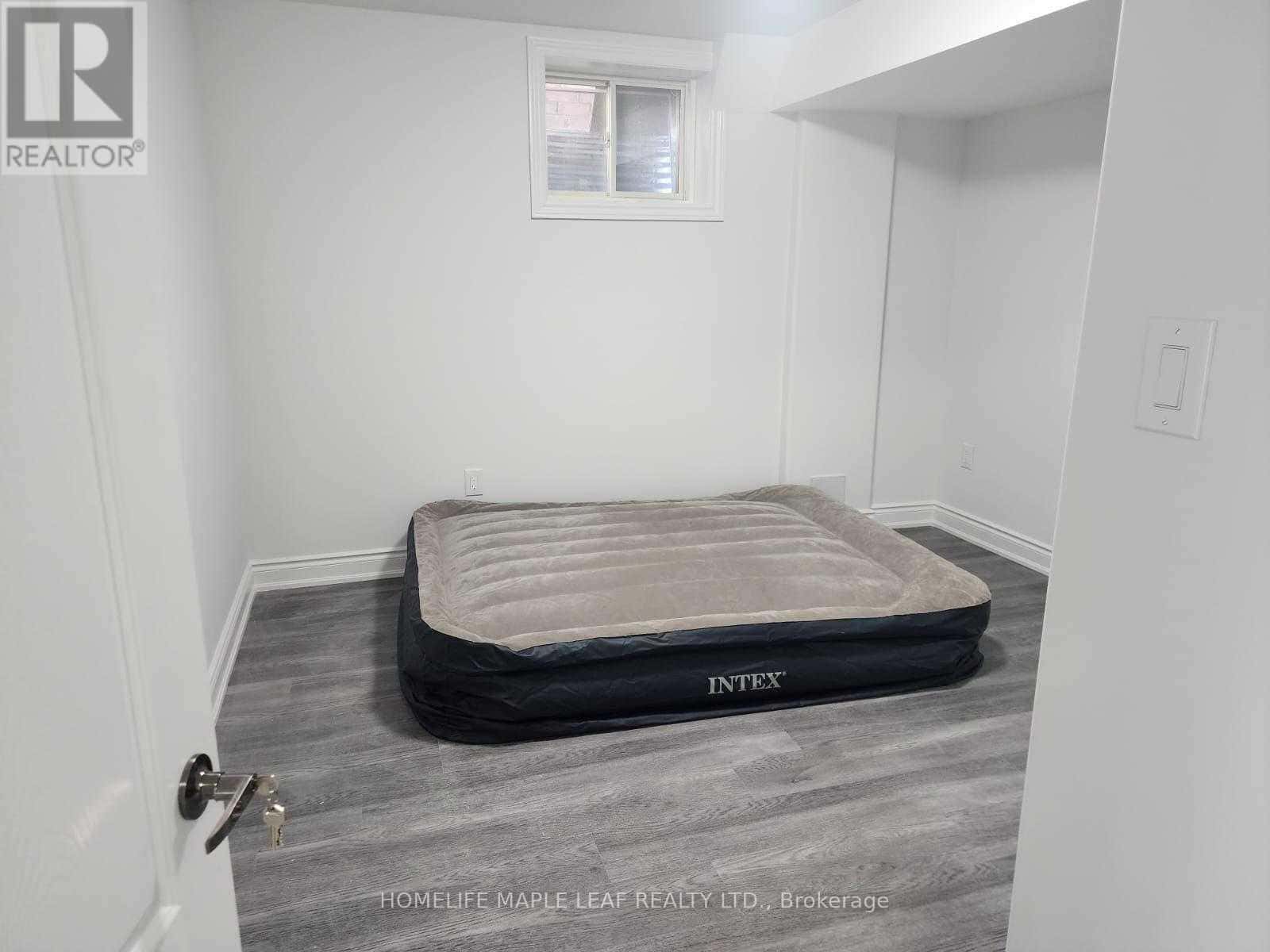 Brampton (Northwest Brampton) — Brampton (Northwest Brampton) - Photo 4 of 20