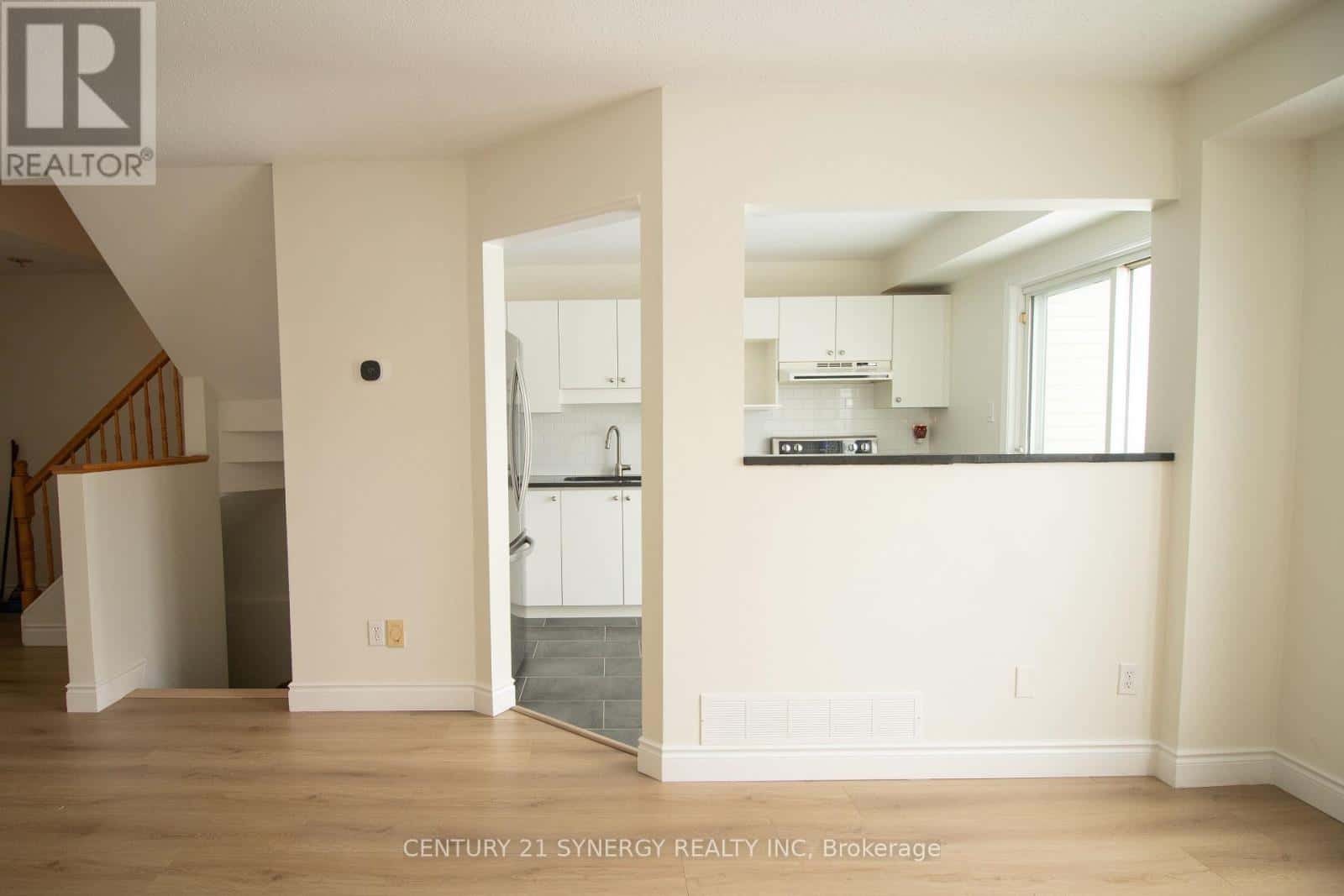 73 LONGSHIRE CIRCLE — Ottawa - Photo 5 of 13