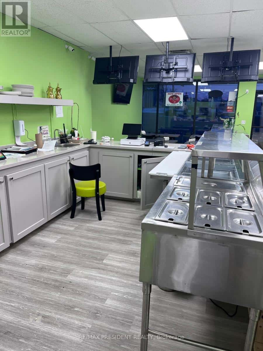 London South (South J) — London South (South J) - Photo 5 of 8